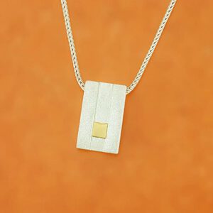 Pendant with lowered fine gold square