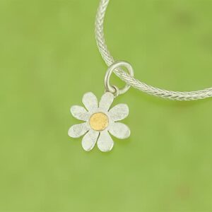 Flower pendant with fine gold point