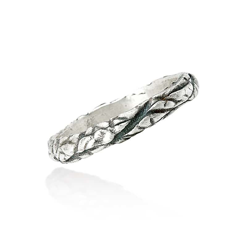 Ring with leaf pattern