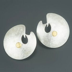 Ear studs with fine gold point