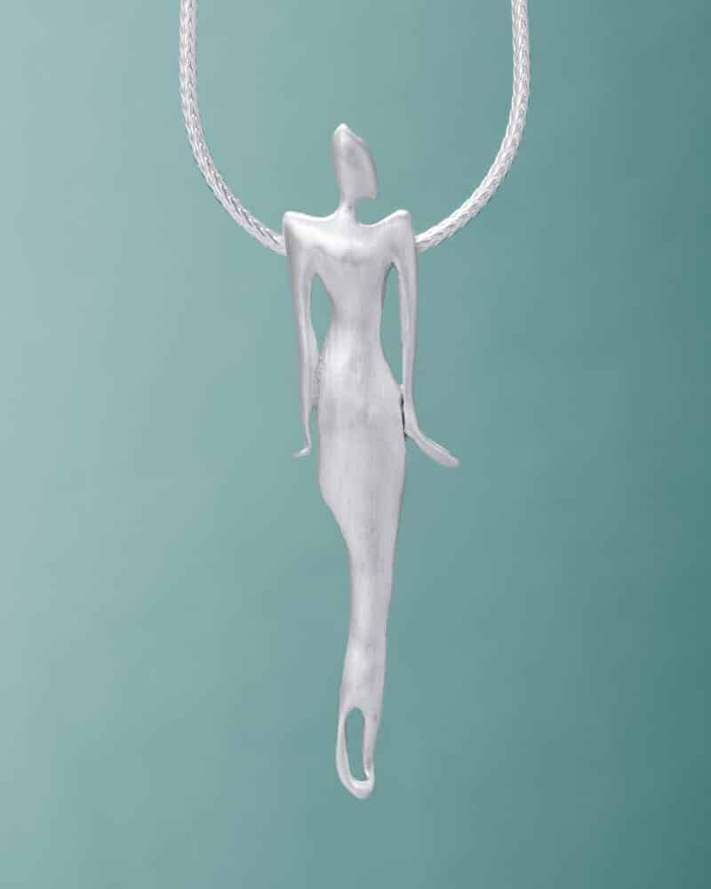Frauenfiguranhänger hängend