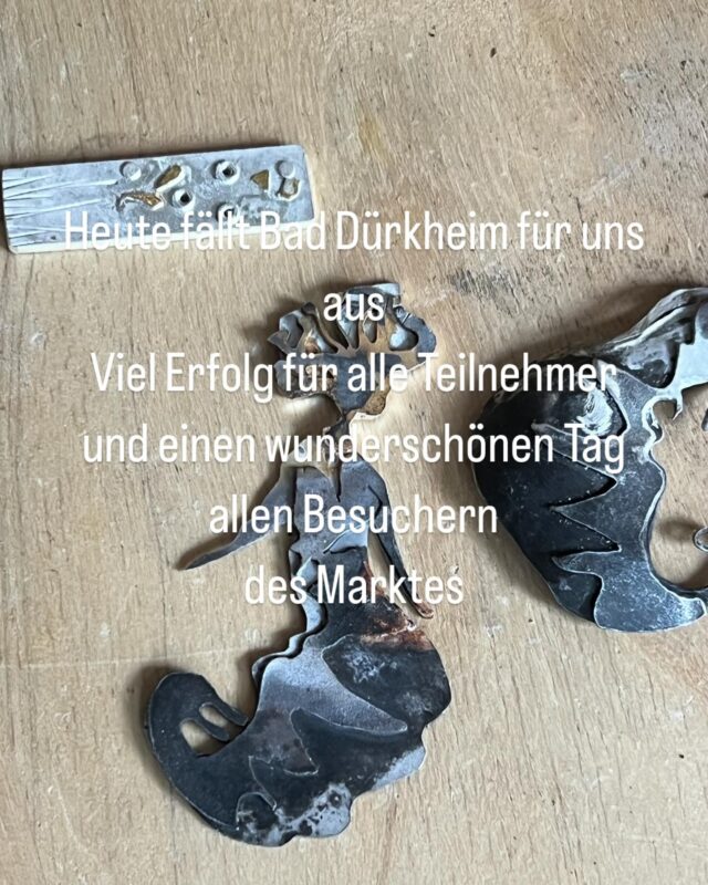 Schmuck im Werden- Fabelwesen - #beginning#fabelwesen#gesägt#silberanhänger#pendant#weidenthaler#weidenthalerschmuck #weidenthalerjewelryart #weidenthalermusiolik#fantasy#fantasyworld#raupen#transformation#strange#künstlerschmuck#handgefertigt