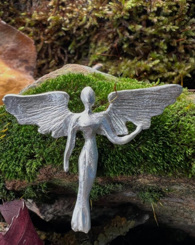 Weihnachtszeit- Engel überall- auch bei uns -wir wünschen euch eine schöne Adventszeit #weinachtsengel #engel#angel#silber#weidenthaler#weidenthalermusiolik #weidenthalerschmuck #weidenthalerangel#weidenthalerengel#künstlerschmuck#weidenthalershop