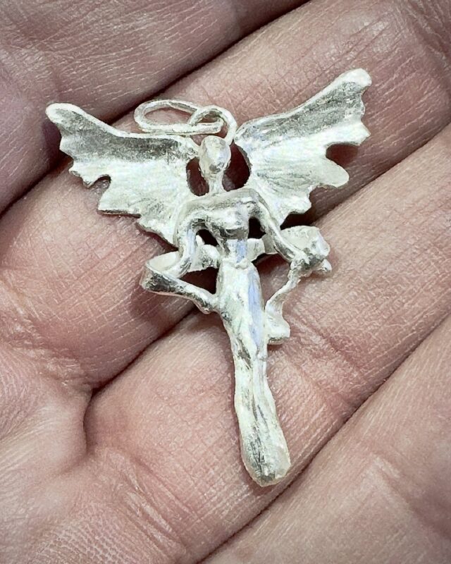 Heute, am 9.11.25, noch an unserem Stand in Berdorf auf dem Haupeschfest 2025. Ihr findet uns im Gemeindezentrum. Mehr Info auf 
weidenthaler.shop
. 
. 
#berdorf #haupeschfest #silberschmuck #silverjewelry #schmuck #jewelry #weidenthalerschmuck #jewelleryactivist #thejewelleryactivist #contemporaryjewelry #instajewelry #jewelrygram #jewelryaddict #wearableart #lostinjewellerymagazine #jewelrydesign #jewelrydesigner #artistjewelry #jewelrylove #jewelryoftheday #choiceoftheday #etsy #styleinspo #unikat #unique #handarbeit #handmade #timeless