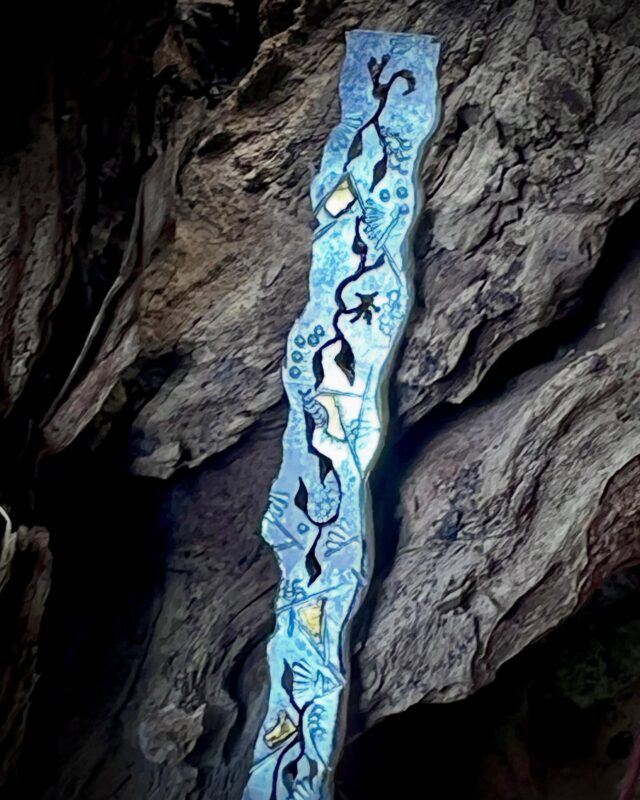 Eine gesägte Silberschiene gesägt , belltet und anschließend mit Punzen versehen#workinprocess #fastfertig#ring#ringverrückt#weidenthaler #weidenthalerschmuck#weidenthalermusiolik#künstlerschmuck#silverring925 #silberring #handgefertigt#weidenthalerjewelryart