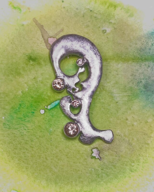 So das war Ostern - und morgen bereiten wir uns auf Weihnachten vor😂#splash#pendant #silver#weidenthalermusiolik#weidenthaler